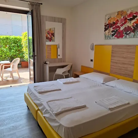 Hotel Garni Onda Torri Del Benaco